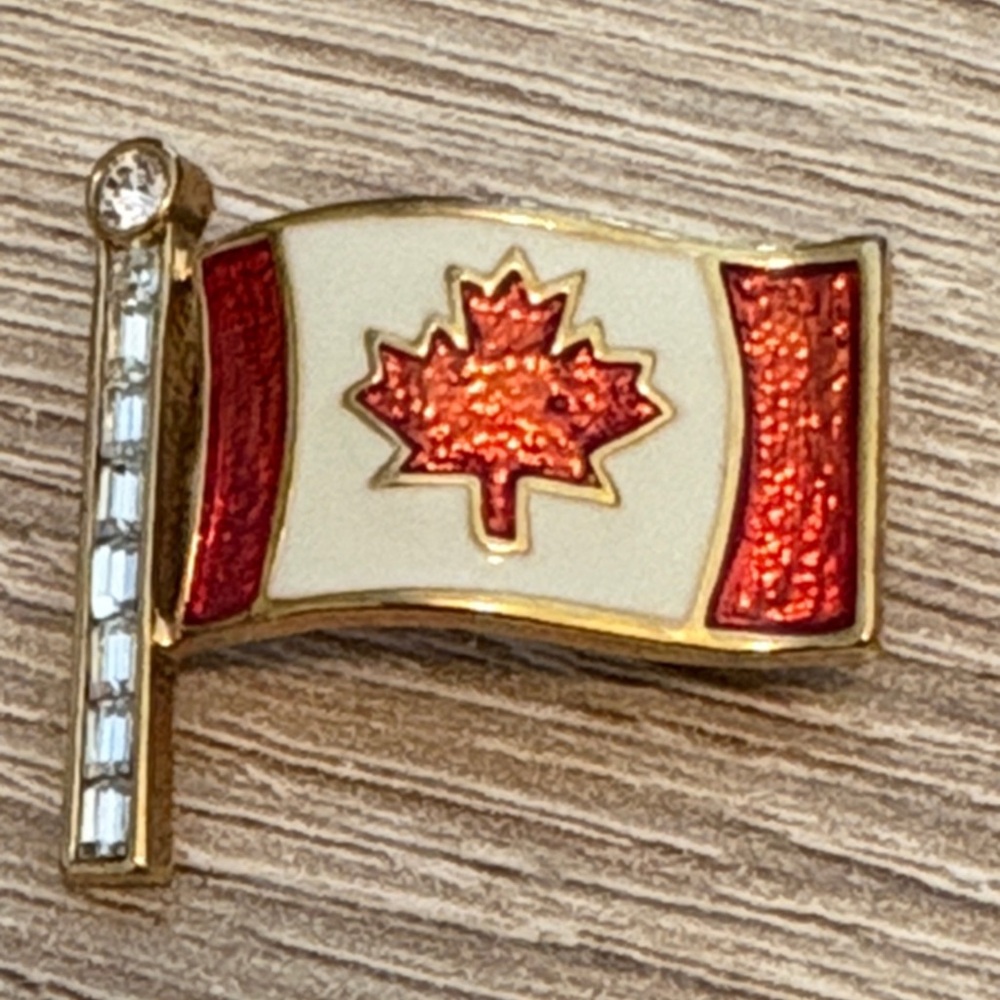 Vintage Butler Canadian flag brooch